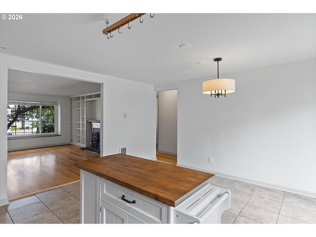 1255 Nw TRAIL Ave 1, Portland, OR 97229