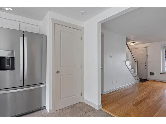 1255 Nw TRAIL Ave 1, Portland, OR 97229