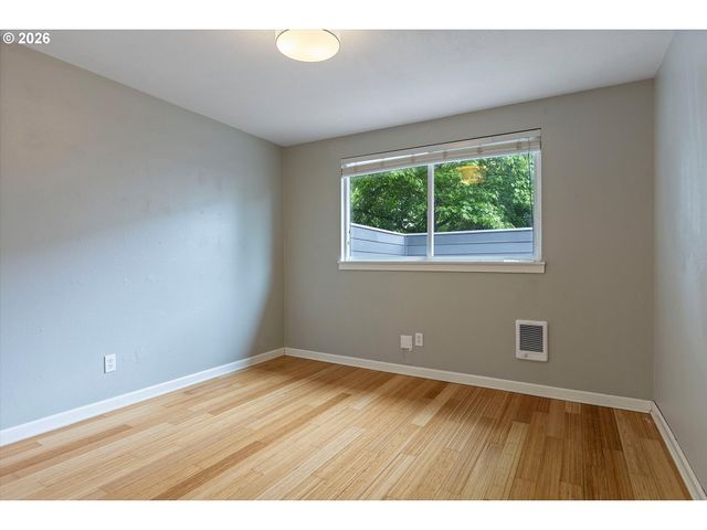 1255 Nw TRAIL Ave 1, Portland, OR 97229