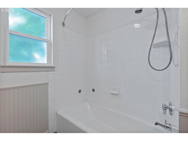 1255 Nw TRAIL Ave 1, Portland, OR 97229