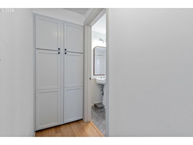 1255 Nw TRAIL Ave 1, Portland, OR 97229