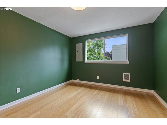 1255 Nw TRAIL Ave 1, Portland, OR 97229