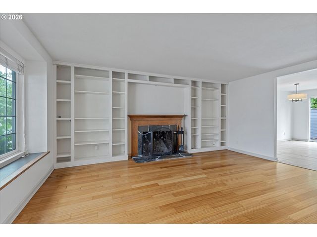 1255 Nw TRAIL Ave 1, Portland, OR 97229