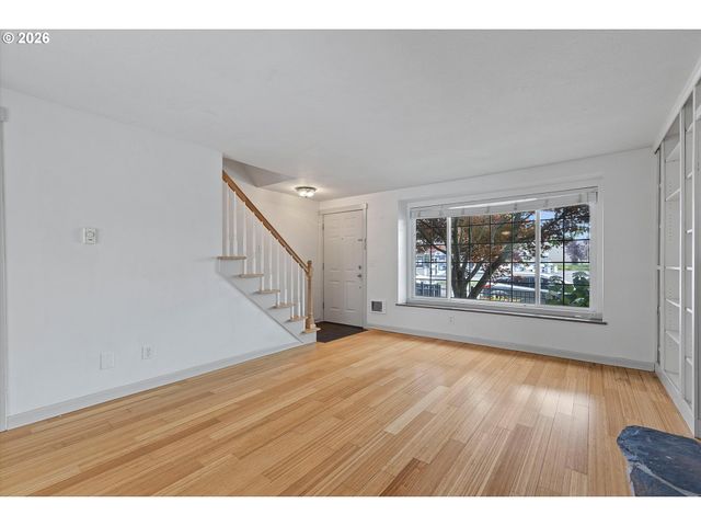 1255 Nw TRAIL Ave 1, Portland, OR 97229