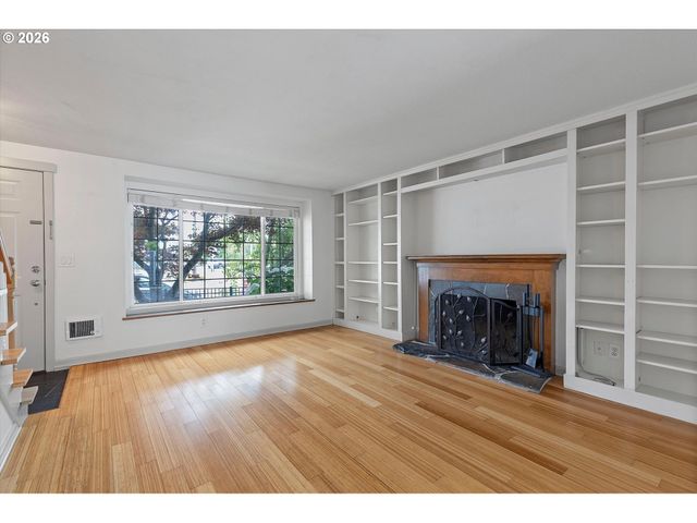 1255 Nw TRAIL Ave 1, Portland, OR 97229