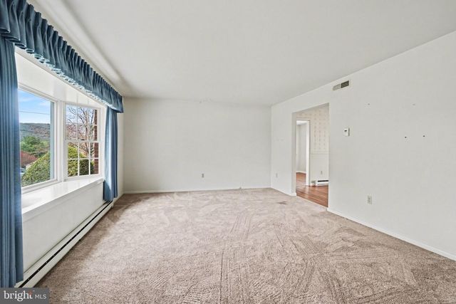 11 RANDI RD, Enola, PA 17025