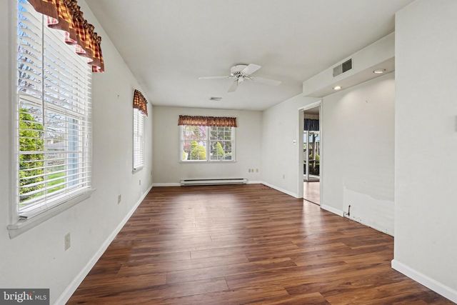 11 RANDI RD, Enola, PA 17025
