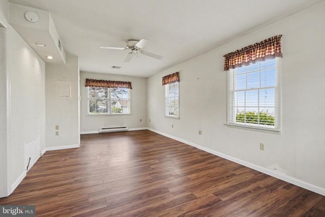 11 RANDI RD, Enola, PA 17025