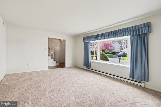 11 RANDI RD, Enola, PA 17025
