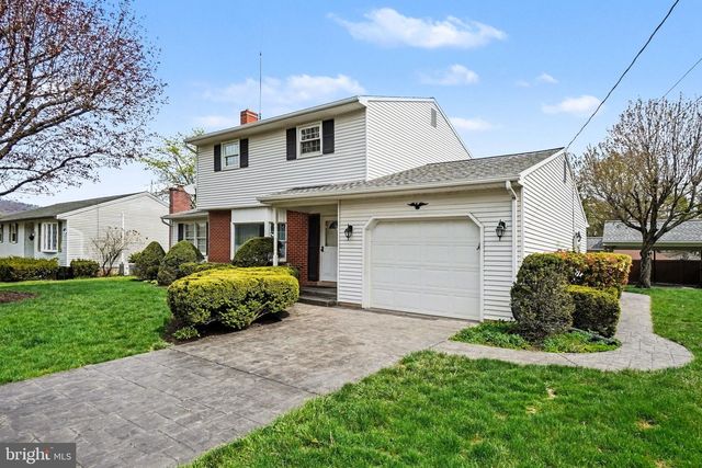 11 RANDI RD, Enola, PA 17025