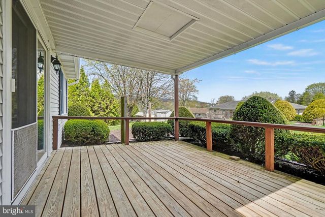 11 RANDI RD, Enola, PA 17025