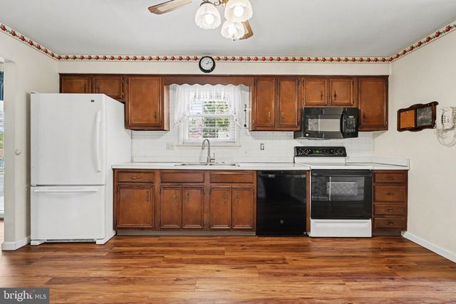 11 RANDI RD, Enola, PA 17025