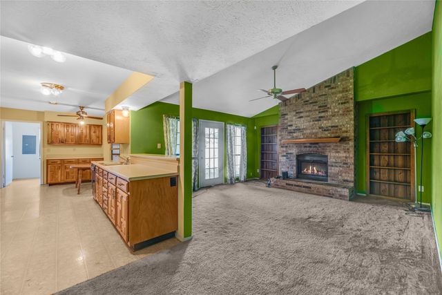 634 Chestnut Drive, Grand Prairie, TX 75052