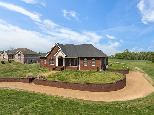 1815 Hartsville Pike, Gallatin, TN 37066