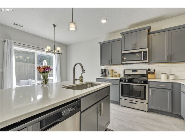 1825 Everett St, Forest Grove, OR 97116
