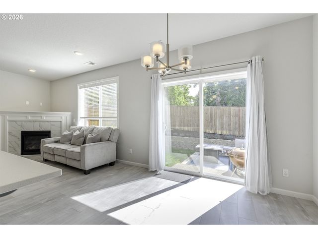 1825 Everett St, Forest Grove, OR 97116