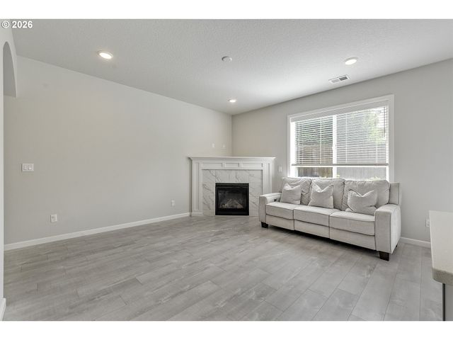1825 Everett St, Forest Grove, OR 97116