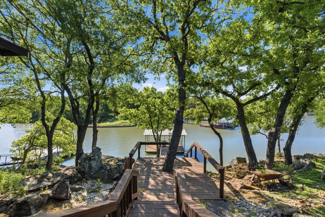 1069 Kennon Point, Palo Pinto, TX 76484