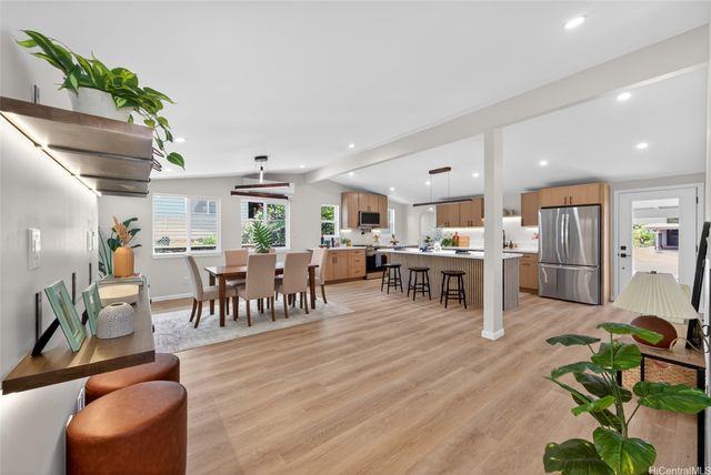 286 Hoomalu Street, Pearl City, HI 96782