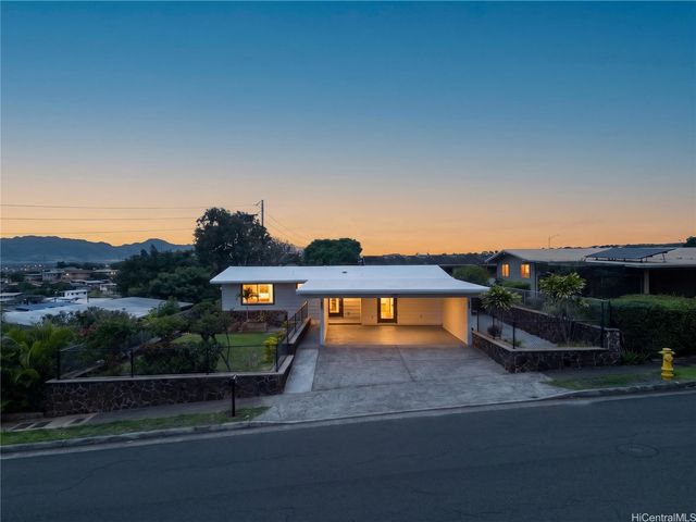 286 Hoomalu Street, Pearl City, HI 96782