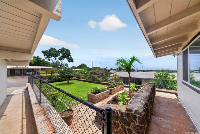 286 Hoomalu Street, Pearl City, HI 96782