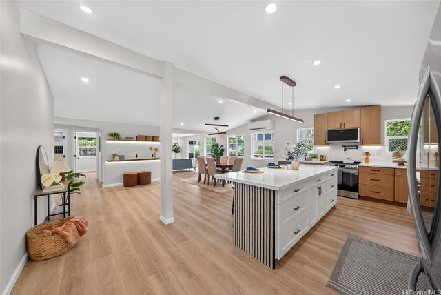 286 Hoomalu Street, Pearl City, HI 96782