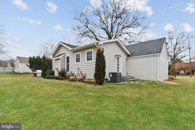 10 BOULDER BROOK DR, Wilmington, DE 19803