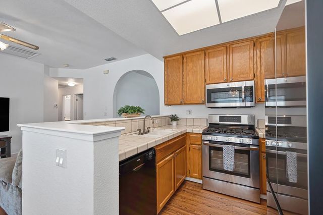 520 Harling Ct, Rio Linda, CA 95673