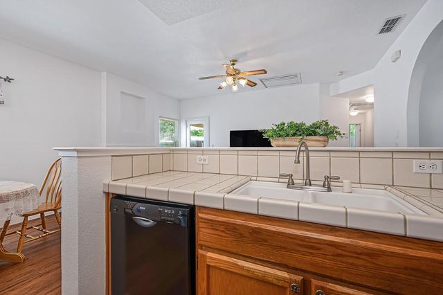 520 Harling Ct, Rio Linda, CA 95673