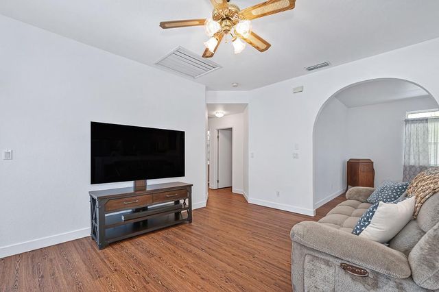 520 Harling Ct, Rio Linda, CA 95673