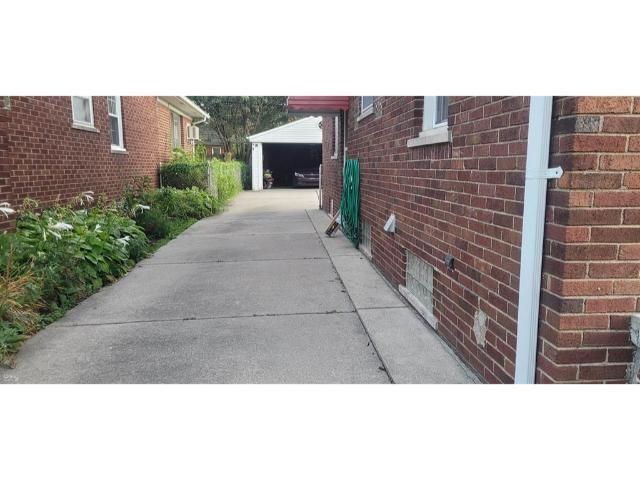 20506 Lochmoor Street, Harper Woods, MI 48225