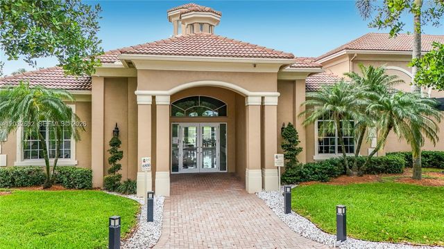 19302 SW 68th Street, Pembroke Pines, FL 33332