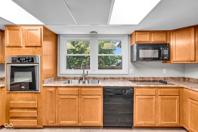 6795 Crown Drive, Brownsburg, IN 46112