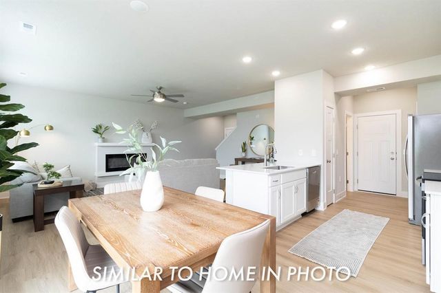 6913 Poppy Court, Johnston, IA 50131