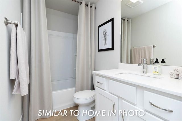 6913 Poppy Court, Johnston, IA 50131