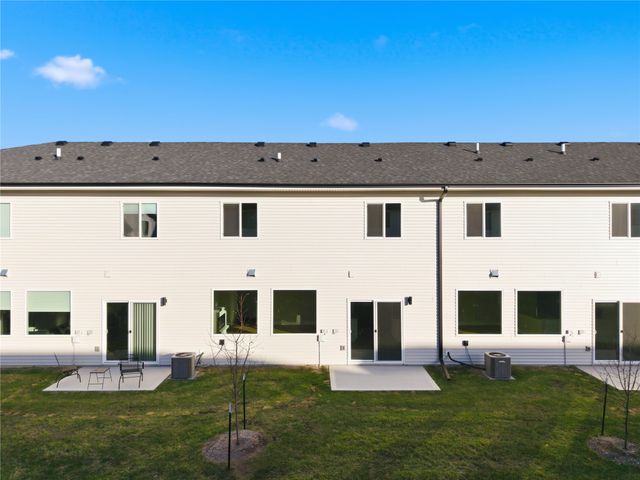 6913 Poppy Court, Johnston, IA 50131