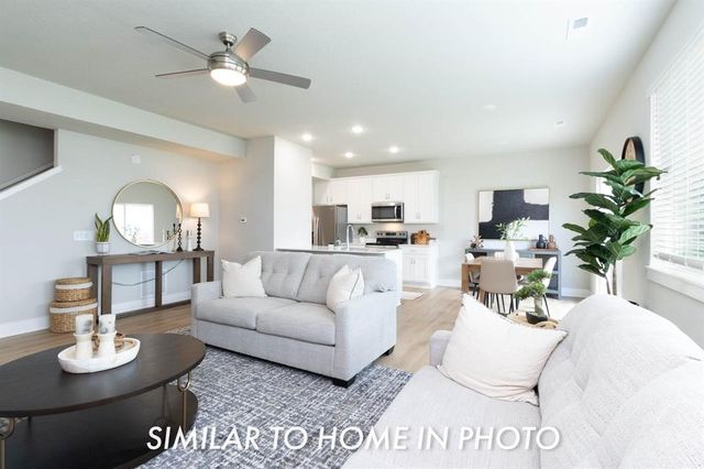 6913 Poppy Court, Johnston, IA 50131