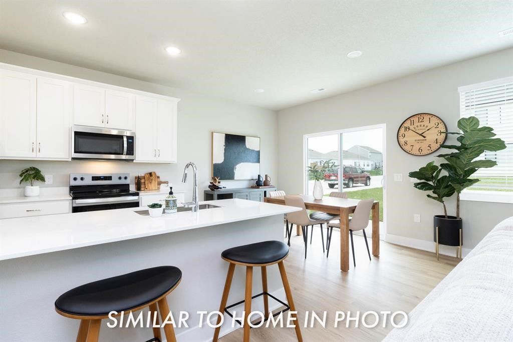 6913 Poppy Court, Johnston, IA 50131