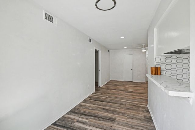 8211 Kingsbrook Road 205, Houston, TX 77024