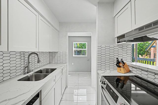 8211 Kingsbrook Road 205, Houston, TX 77024