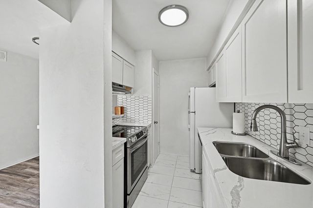 8211 Kingsbrook Road 205, Houston, TX 77024