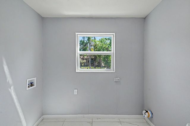 8211 Kingsbrook Road 205, Houston, TX 77024