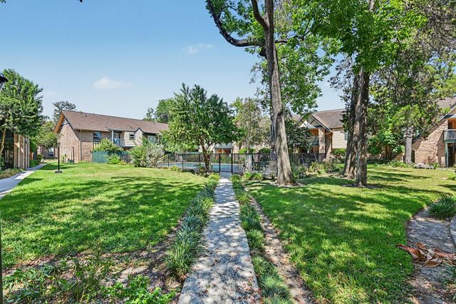 8211 Kingsbrook Road 205, Houston, TX 77024