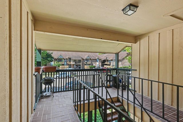 8211 Kingsbrook Road 205, Houston, TX 77024