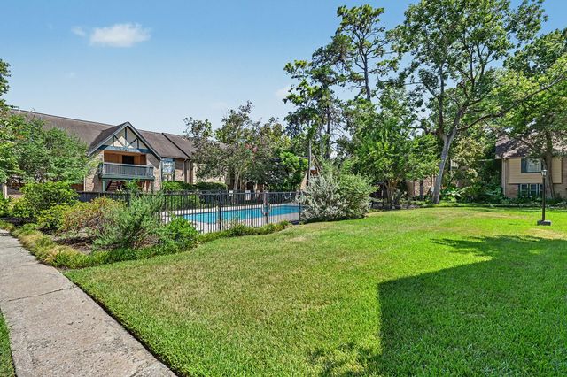 8211 Kingsbrook Road 205, Houston, TX 77024