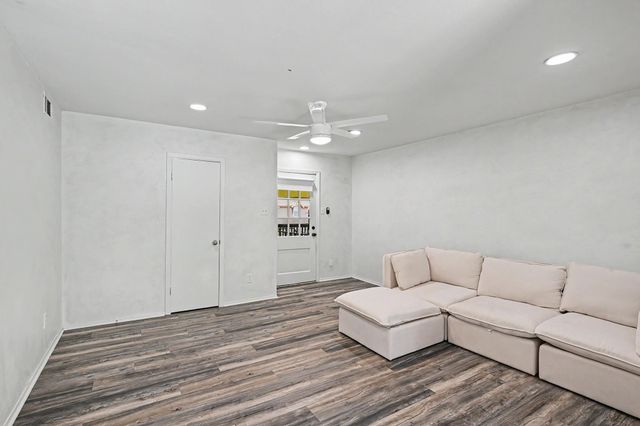 8211 Kingsbrook Road 205, Houston, TX 77024