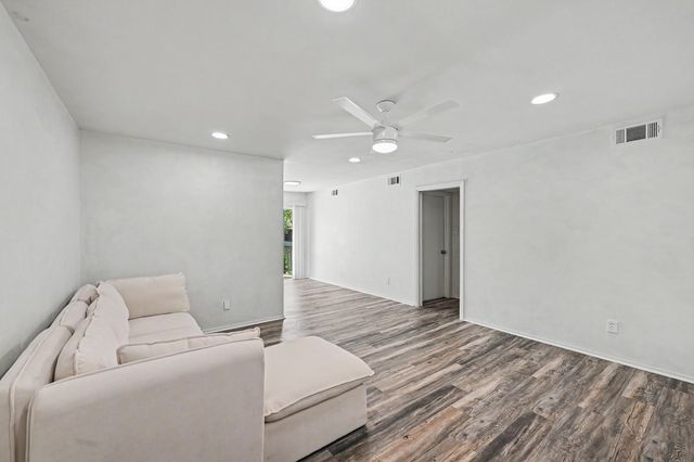 8211 Kingsbrook Road 205, Houston, TX 77024