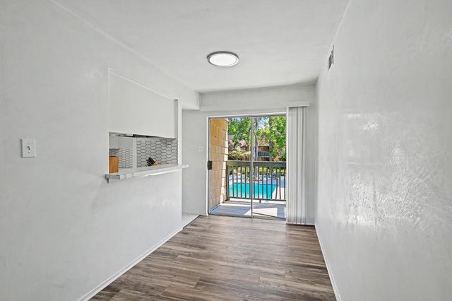 8211 Kingsbrook Road 205, Houston, TX 77024