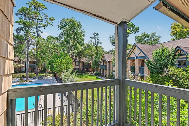 8211 Kingsbrook Road 205, Houston, TX 77024
