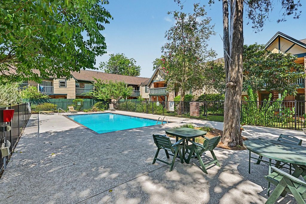 8211 Kingsbrook Road 205, Houston, TX 77024